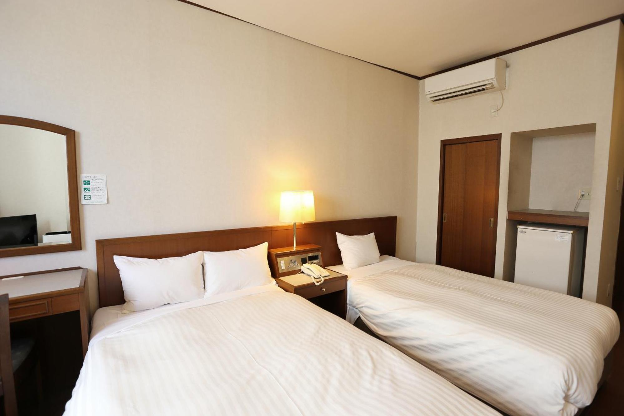 Castle Hotel *